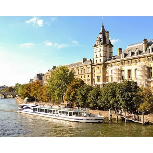 Croisière gourmande d'1h45 sur la Seine avec dîner Menu 3 plats sur le Paris en Scène - Coffret Cadeau Gastronomie