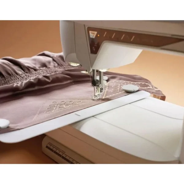 Machine à coudre Husqvarna Designer Topaz 40 + Unité de broderie 240 x 150