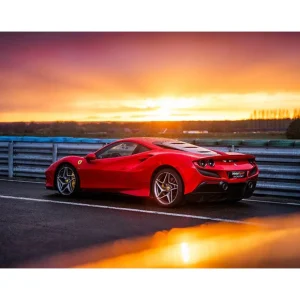 Stage de pilotage : 2 tours sur le circuit de Lohéac en Ferrari F8 - Coffret Cadeau Sport & Aventure