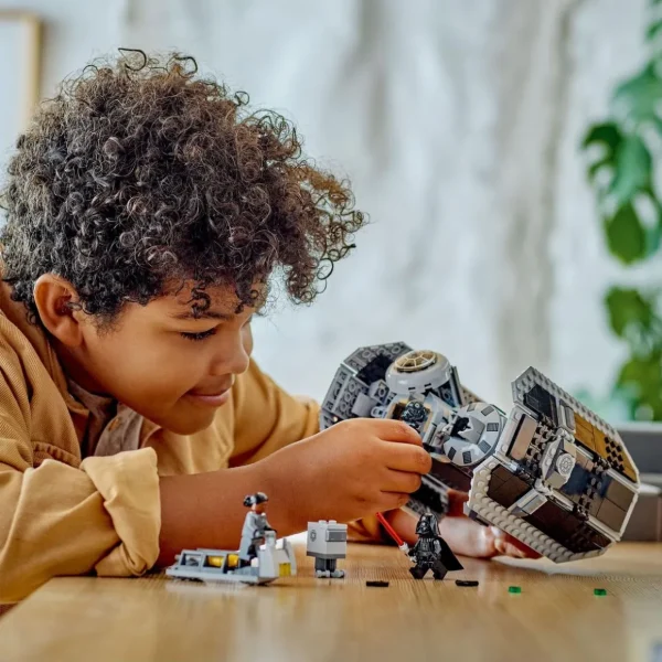 Star Wars 75347 Le Bombardier TIE, Kit de Maquette à Construire, Vaisseau avec Figurine de Droïde Gonk et Minifigurine Dark Vador