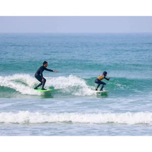Surf en famille : leçon d'1h30 pour 2 adultes et 1 enfant dans la baie d'Audierne - Coffret Cadeau Sport & Aventure