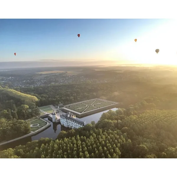 Vol en montgolfière au-dessus du château d'Amboise - Coffret Cadeau Sport & Aventure